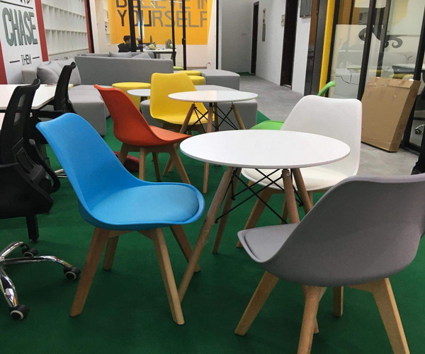 Ghế nhựa chân gỗ nệm Eames ( CA_C001 )